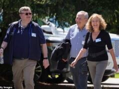 Harvard foi arrastada para o último escândalo de Epstein após revelações que Larry Summers e sua esposa foram para a ‘ilha do pedo’ em lua de mel