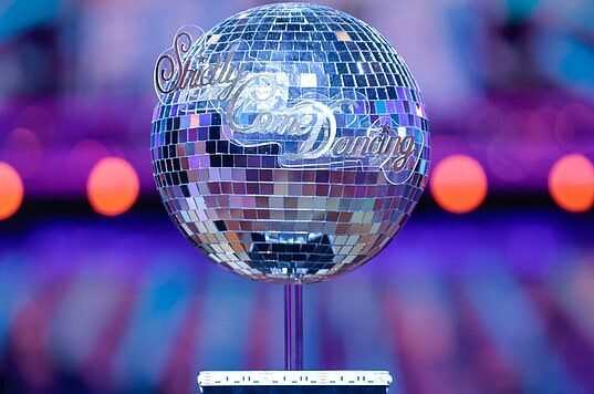 Estrela do Strictly foi presa sob suspeita de estuprar uma mulher após um programa da BBC