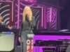 Gwyneth Paltrow surpreendeu os fãs ao cantar sua ‘voz secreta’ no palco com a estrela da música country Holly Williams no Grand Ole Opry.