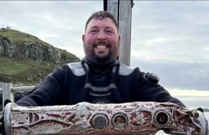 Putin está espionando o País de Gales? Mergulhadores encontraram uma bóia usada para monitorar submarinos na costa de Pembrokeshire, à medida que crescem os temores sobre a interferência russa nas águas britânicas.