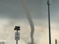 Milhões de americanos em cinco estados dos EUA correm hoje o risco de um impressionante surto de tornado