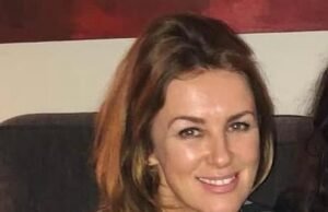 ‘Ele se transformou no Incrível Hulk’: professora mãe de dois filhos chora ao relembrar o momento em que o namorado ciumento a deixou paralisada após perder o marido para o câncer.