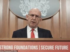 Secretário de Defesa enfrenta constrangimento depois de não pagar o imposto municipal integral em sua segunda casa em Westminster