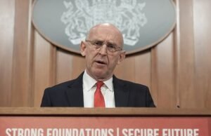 Secretário de Defesa enfrenta constrangimento depois de não pagar o imposto municipal integral em sua segunda casa em Westminster