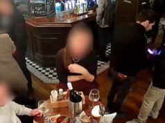 Ladrões de bolsas ‘furtivos’ roubam objetos de valor de uma mulher debaixo do nariz em questão de segundos… mas você teria notado?