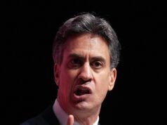 Claire Coutinho: Starmer precisa controlar Ed Miliband, mas ele está muito fraco