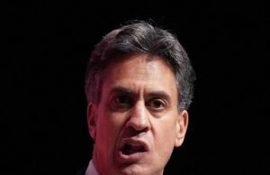 Claire Coutinho: Starmer precisa controlar Ed Miliband, mas ele está muito fraco