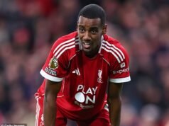 Alexander Isaac compra Doberman de ‘£ 30.000’ enquanto a estrela do Liverpool se torna o mais recente jogador de futebol da Premier League a gastar com um cão de guarda.