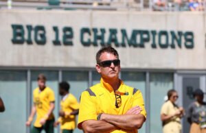 O ex-presidente do Comitê CFP, Mack Rhodes, renuncia ao cargo de diretor atlético de Baylor