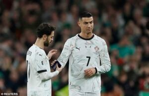 Cristiano Ronaldo prestes a ser banido da Copa do Mundo: Portugal estrela em uma crise extraordinária ao ameaçar violentamente o adversário da Irlanda com uma cotovelada – e agora enfrenta uma espera nervosa pela duração da suspensão