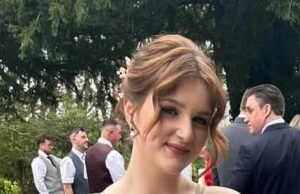 Uma família de coração partido prestou homenagem a uma estudante “corajosa e bela” de 17 anos que foi esfaqueada até a morte “enquanto lutava contra um intruso em sua casa”.