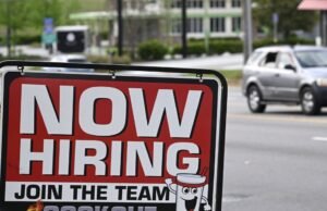 Relatório de empregos de setembro mostra que a economia criou 119.000 empregos e desemprego em 4,4%