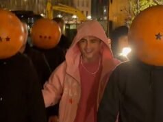 Timothée Chalamet no pop-up ‘Marty Supreme’ com a Ping-Pong Headgear Gang em vídeo