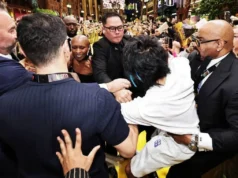 ‘Most Hated Troll’: O homem que atacou Ariana Grande na estreia de ‘Wicked’ em Cingapura é um intruso em série