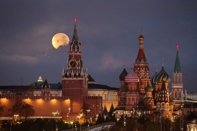 2025-11-05t112051z-1489644873-rc23qharlfr0-rtrmadp-3-russia-supermoon.jpg