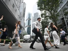 As vagas de emprego continuam a diminuir em Singapura, com mais cortes de empregos esperados no terceiro trimestre