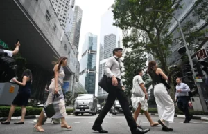 As vagas de emprego continuam a diminuir em Singapura, com mais cortes de empregos esperados no terceiro trimestre
