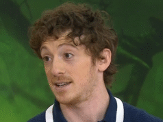 Ethan Slater sapateia para a pergunta da ‘namorada’ de Ariana Grande