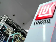 O negócio de comércio de petróleo da Lukoil corta funcionários em Cingapura e outros locais à medida que as sanções dos EUA se aproximam