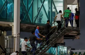 Juiz dos EUA reabre processo por desacato contra funcionários do governo Trump