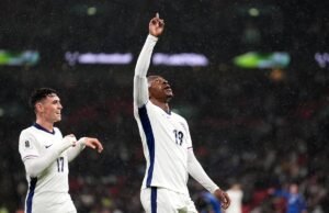 Phil Foden e EJ Iberechi aumentaram as esperanças da Inglaterra na Copa do Mundo ao resolver o problema do número 10 da Inglaterra