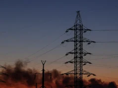 Explosões de ataques de mísseis e drones russos abalam o oeste da Ucrânia