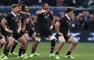 O técnico do All Blacks, Scott Robertson, tranquilizado pelo ‘respeitoso’ desafio haka da Inglaterra antes do confronto de rugby