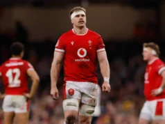 Lesionado, Wainwright deixa o time do País de Gales para fazer a estreia no Morse Eyes