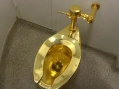 Vaso sanitário dourado é vendido em leilão em Nova York por R$ 64 milhões