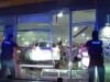 Em vídeo, SUV destrói loja Ulta Beauty enquanto a polícia o persegue