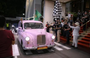 Carros clássicos trazem alegria festiva para as crianças, showroom da Tesla em Jurong, nova van elétrica na Linkseed