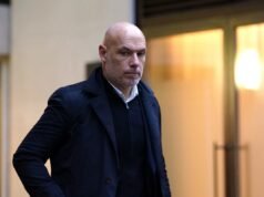 Howard Webb negou que uma árbitra tenha sido demitida depois que ela foi alegadamente ‘tratada’ por um técnico do sexo masculino