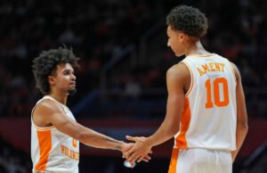 Dois volumes nomeados para a lista de observação do Wooden Award