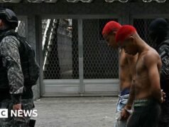 Moradores dizem que a operação mortal da polícia do Rio não conseguiu afrouxar o controle de ferro da gangue