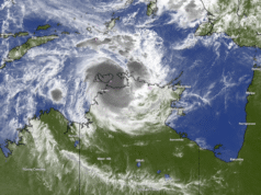 O ciclone tropical Fina fortalece-se para a categoria 3 à medida que se dirige para Darwin