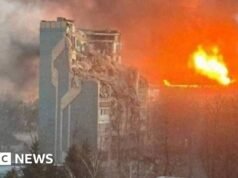 Nove pessoas foram mortas em ataques russos na Ucrânia durante a noite, disse Zelensky