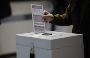 O estúpido Partido Republicano do Texas quer contar os votos à mão