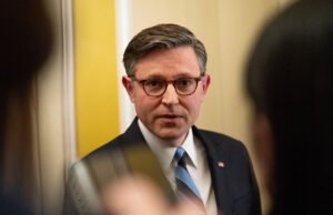 A votação de Epstein está caindo enquanto os democratas forçam a mão do presidente da Câmara