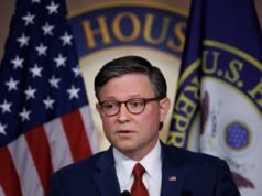 Mike Johnson planeja represálias para Epstein, arquiva desacato com mudança de regra de ‘alto limite’ ao Congresso: relatório