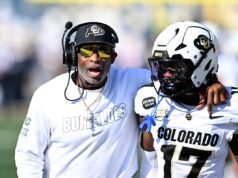 Deion Sanders, do Colorado, voltou aos críticos pedindo seu trabalho