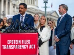 Três em cada quatro americanos estão insatisfeitos com a forma como Trump lidou com a saga de Jeffrey Epstein enquanto o projeto de lei aguarda sua assinatura