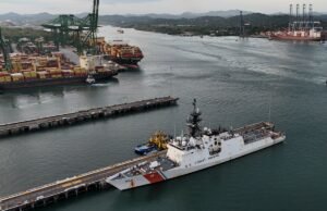 A disputa da Guarda Costeira afirma que as suas novas directrizes já não consideram a suástica e o nariz como símbolos de ódio.