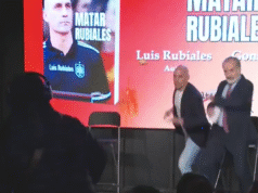 O desonrado ex-chefe da Federação Espanhola de Futebol, Luis Rubiales, acenou com a cabeça no lançamento do livro ‘por seu próprio tio’