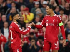Presidente do Liverpool abre negociações de contrato com Mo Salah e Virgil van Dijk