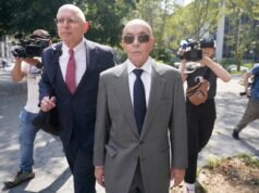 O ex-proprietário do Tottenham Hotspur, Joe Lewis, foi oficialmente perdoado por Donald Trump