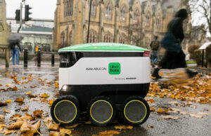 Uber Eats usa robô de calçada Starship para entregar comida no Reino Unido