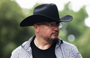 Stewart Rhodes reiniciou os Oath Keepers. Eu nem me importo com os antigos guardiões do juramento.