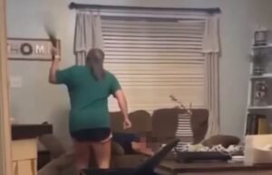 ‘Professora do Ano’ é presa após vídeo mostrar seu filho espancando