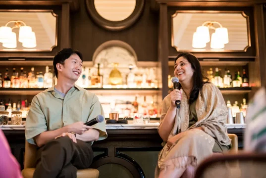 Bali Kaur Jaswal fala sobre escrita, romance e a história de Aware.