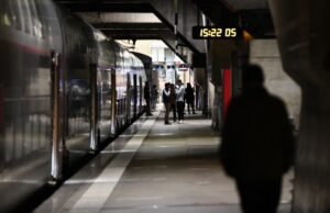 Paris registra cortes de energia afetando trens e metrôs, diz operadora de energia